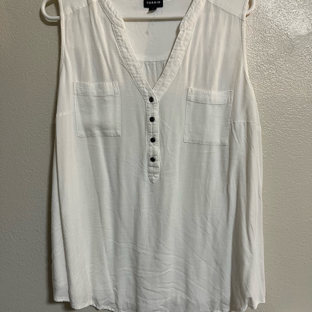 Torrid size 2 Ivory Button-Front Blouse